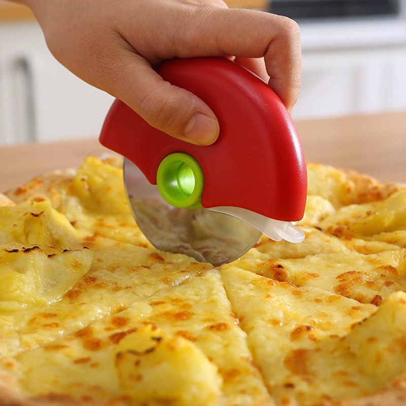 Pizza Cutter with Protective Cover